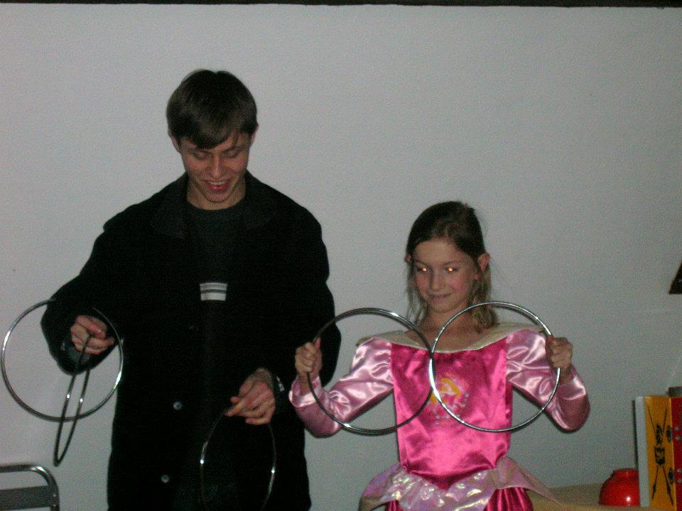 Magiciens pour enfants, anniversaires enfants, arbre de noël